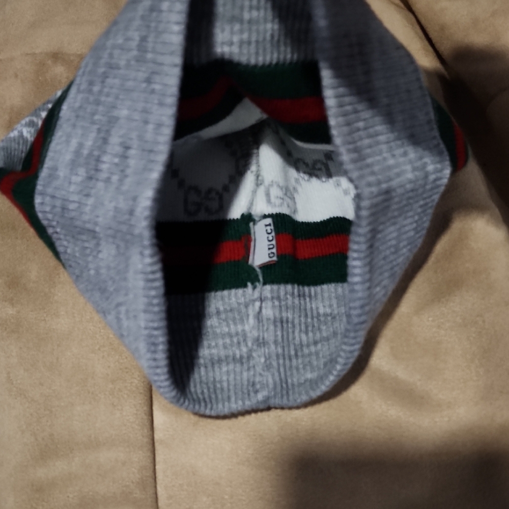 Gucci Gray Knit Beanie with Green & Red Stripe - Picture 3 of 3